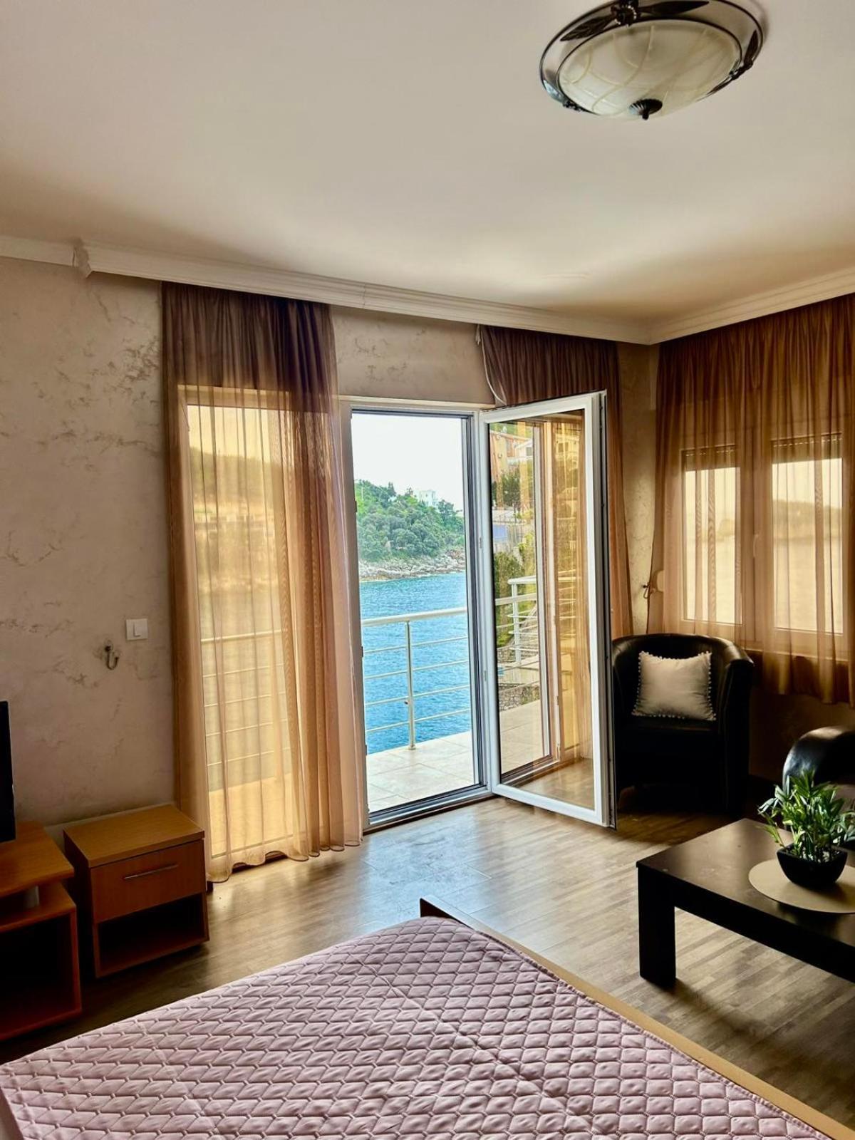 Hotel Victoria بار الغرفة الصورة