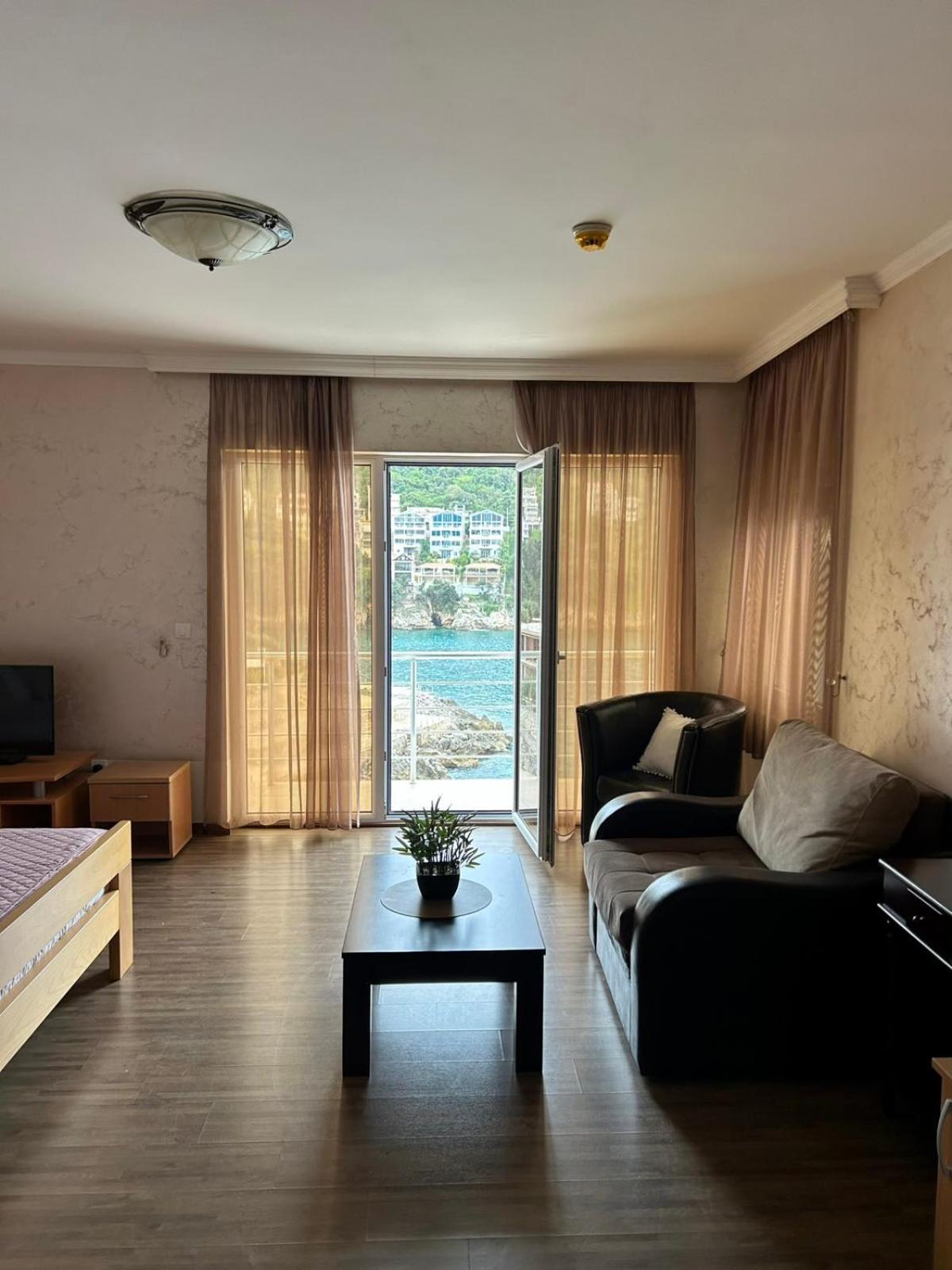 Hotel Victoria بار المظهر الخارجي الصورة